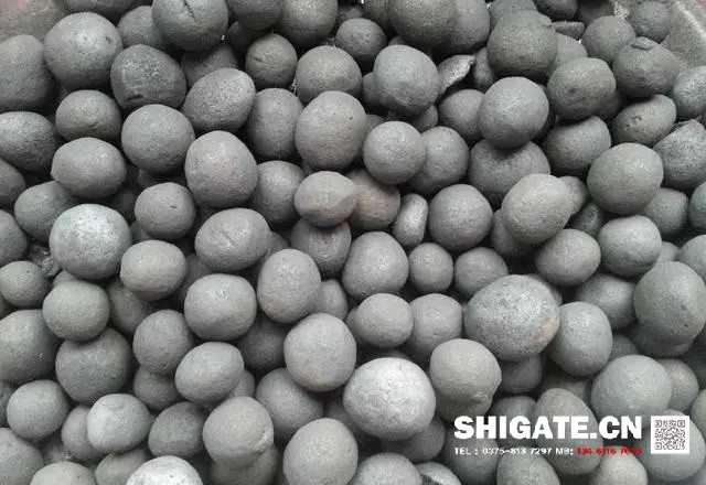 煉鐵過程實(shí)質(zhì)上是將鐵從其自然形態(tài)——礦石等含鐵化合物中還原出來的過程。煉鐵方法主要有高爐法、直接還原法、熔融還原法等，其原理是礦石在特定的氣氛中（還原物質(zhì)CO、H2、C；適宜溫度等）通過物化反應(yīng)獲取還原后的生鐵。生鐵除了少部分用于鑄造外，絕大部分是作為煉鋼原料。  高爐煉鐵是現(xiàn)代煉鐵的主要方法，鋼鐵生產(chǎn)中的重要環(huán)節(jié)。這種方法是由古代豎爐煉鐵發(fā)展、改進(jìn)而成的。盡管世界各國研究發(fā)展了很多新的煉鐵法，但由于高爐煉鐵技術(shù)經(jīng)濟(jì)指標(biāo)良好，工藝簡單，生產(chǎn)量大,勞動(dòng)生產(chǎn)率高,能耗低，這種方法生產(chǎn)的鐵仍占世界鐵總產(chǎn)量的95％以上。  煉鐵工藝是是將含鐵原料（燒結(jié)礦、球團(tuán)礦或鐵礦）、燃料（焦炭、煤粉等）及其它輔助原料（石灰石、白云石、錳礦等）按一定比例自高爐爐頂裝入高爐，并由熱風(fēng)爐在高爐下部沿爐周的風(fēng)口向高爐內(nèi)鼓入熱風(fēng)助焦炭燃燒（有的高爐也噴吹煤粉、重油、天然氣等輔助燃料），在高溫下焦炭中的碳同鼓入空氣中的氧燃燒生成的一氧化碳和氫氣。  原料、燃料隨著爐內(nèi)熔煉等過程的進(jìn)行而下降，在爐料下降和上升的煤氣相遇，先后發(fā)生傳熱、還原、熔化、脫炭作用而生成生鐵，鐵礦石原料中的雜質(zhì)與加入爐內(nèi)的熔劑相結(jié)合而成渣，爐底鐵水間斷地放出裝入鐵水罐，送往煉鋼廠。同時(shí)產(chǎn)生高爐煤氣，爐渣兩種副產(chǎn)品，高爐渣鐵主要礦石中不還原的雜質(zhì)和石灰石等熔劑結(jié)合生成，自渣口排出后，經(jīng)水淬處理后全部作為水泥生產(chǎn)原料；產(chǎn)生的煤氣從爐頂導(dǎo)出，經(jīng)除塵后，作為熱風(fēng)爐、加熱爐、焦?fàn)t、鍋爐等的燃料。