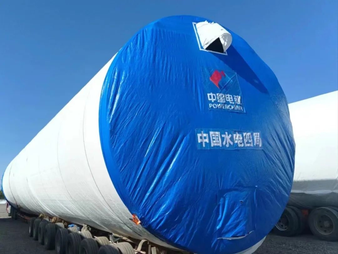 近日，河鋼集團舞鋼公司生產(chǎn)的一批風電項目用鋼板如期發(fā)往客戶，將用于新彊吐魯番市重點能源項目——廣東能源托克遜縣100萬千瓦風電項目的風電塔筒制造。目前，舞鋼已累計向該項目供應風電項目用鋼板近2萬噸。