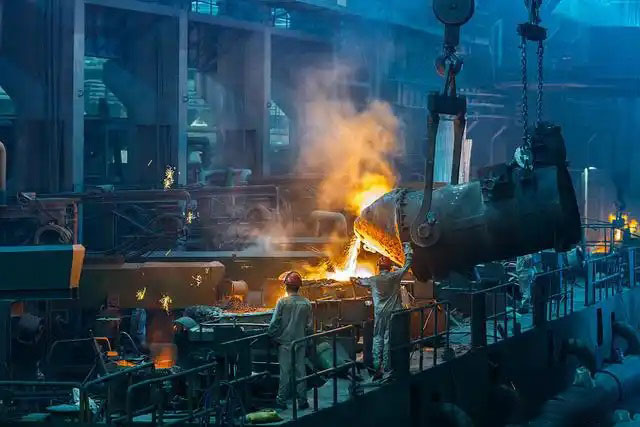 鋼鐵行業(yè)是全球工業(yè)體系中的重要支柱之一,其產(chǎn)品廣泛應(yīng)用于基礎(chǔ)設(shè)施建設(shè)、機(jī)械制造、汽車工業(yè)等領(lǐng)域。隨著全球工業(yè)化進(jìn)程的不斷深入,鋼鐵行業(yè)呈現(xiàn)出國(guó)際化競(jìng)爭(zhēng)格局。在眾多鋼鐵制造企業(yè)中,有6家公司以其出色的經(jīng)營(yíng)業(yè)績(jī)和強(qiáng)大的市場(chǎng)地位脫穎而出,成為了世界鋼鐵制造業(yè)的領(lǐng)軍企業(yè)。