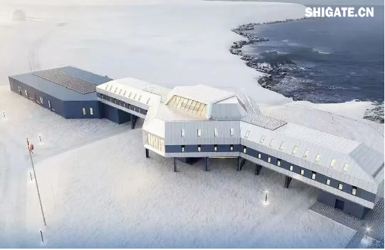 2024年2月7日，中國第五個南極考察站——中國南極秦嶺站開站。中國南極秦嶺站是中國第三個常年考察站，新時代中國建立的一個常年考察站，首個面向太平洋扇區(qū)的考察站，建筑面積達(dá)到5244平方米，主體設(shè)計為南十字星造型，設(shè)計理念源自中國航海家鄭和下西洋用來導(dǎo)航的南十字星。南極作為地球上更為嚴(yán)酷的環(huán)境之一，對建筑材料要求極嚴(yán)苛。舞鋼公司與中國南極秦嶺站相關(guān)建設(shè)單位就項(xiàng)目關(guān)鍵部位用鋼展開了深度交流，設(shè)計研發(fā)生產(chǎn)的耐候鋼板滿足了項(xiàng)目關(guān)鍵部位制造所需。