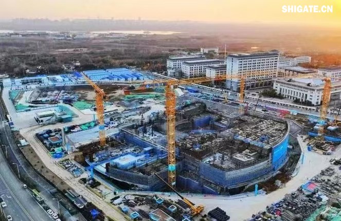 舞鋼公司深入貫徹落實(shí)集團(tuán)戰(zhàn)略部署，緊盯客戶的需求，發(fā)揮自身技術(shù)優(yōu)勢(shì)，研發(fā)生產(chǎn)更多的特種鋼板，打造更多的“國(guó)之重器”。針對(duì)客戶志在通過(guò)該項(xiàng)目打造“世界首個(gè)緊湊型聚變能實(shí)驗(yàn)裝置”的目標(biāo)，舞鋼公司效益產(chǎn)品攻關(guān)團(tuán)隊(duì)不斷優(yōu)化營(yíng)銷(xiāo)方案，通過(guò)提供“一攬子”解決方案，贏得了客戶的認(rèn)可。在研發(fā)過(guò)程中，公司優(yōu)化工藝方案，在軋制環(huán)節(jié)增加兩項(xiàng)創(chuàng)新措施，并強(qiáng)化質(zhì)量過(guò)程管控，確保了鋼板表面質(zhì)量和內(nèi)部質(zhì)量全部?jī)?yōu)于客戶需求，并按期交貨。