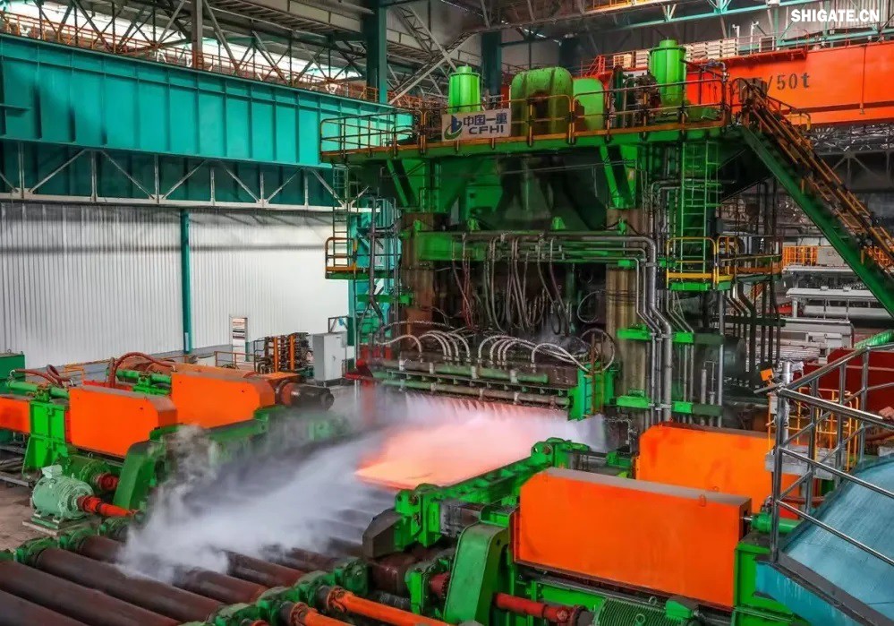 日前，河鋼集團(tuán)舞鋼公司研發(fā)生產(chǎn)的大厚度32mm的高性能X70Q管線鋼下線。該產(chǎn)品性能檢驗(yàn)結(jié)果顯示，各項(xiàng)性能指標(biāo)均達(dá)到好水平，用于國內(nèi)某LNG公共管廊項(xiàng)目建設(shè)。